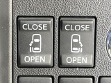 【両側パワースライドドア】スマートキーや運転席のスイッチで後席両側スライドドアの開閉が可能♪電動だから力を入れてドアを開ける必要が無く、小さなお子様でも簡単に開け閉めでき快適です♪
