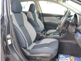 お車選びをお楽しみ頂けるよう、在庫車の展示スペースを十分に確保しております。