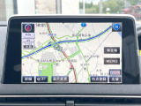 ●プジョー純正ナビ:一体感のあるナビは、高級感ある車内を演出してくれます。Bluetooth再生などオーディオ機能も充実しておりますので、運転もより楽しめます♪