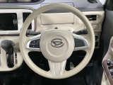 インテリアに合わせたデザインのステアリングは、運転される方のことも考え、運転しやすい形状、大きさです。是非一度、実際に触ってお確かめください。