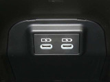 【充電用USB端子】デバイスの充電に便利です。※実際の接続端子は写真で確認or店舗までご気軽にお問合せください♪