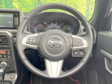 インテリアに合わせたデザインのステアリングは、運転される方のことも考え、運転しやすい形状、大きさです。是非一度、実際に触ってお確かめください。