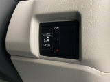 【助手席側パワースライドドア】です。リモコンや運転席のスイッチ操作で楽々自動開閉。