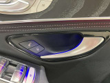 メモリー付き電動シートも装備されておりますのでシート位置を3パターン記憶できます。