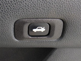 ボタン一つでトランクオープンが可能!車内から操作できる為、非常に便利な装備の一つとなります!