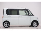 県内13店舗にて常時500台以上ダイハツ車を展示中です。見て、触って、納得のいく一台をぜひ見つけてください。