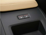 リアシートにもシートヒーターを装備。4席全てで独立した調整が可能です。