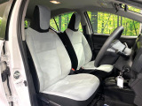 運転席まわりには十分なスペースがあり、大柄な方でもゆったり運転していただける環境です。