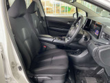 運転のしやすさや、乗り降りにも配慮した運転席