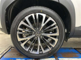 純正アルミホイール。215/50R18