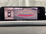 狭い場所での駐車やすれ違いなどでより的確な運転操作に役立つ360&deg;ビューモニターが装備されています。