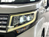 【LEDヘッドライト】悪天候や夜間走行時も良好な視界を確保し安心して運転できる高輝度LEDヘッドライトを装備!点灯速度が早く、消費電力も抑えられています。