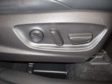 パワーシート搭載。微妙な調整が手軽にでき、ピッタリのポジションで運転することが可能です。