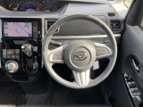 ●仕入れ段階で徹底したチェックを行い、厳しい審査にパスした車だけを展示・販売しています。弊社ではこれをプロチェックと呼び、数十の独自チェック項目に基づき、車の状態を調べ上げています。