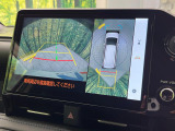 【パノラミックビューモニター】専用のカメラにより、上から見下ろしたような視点で360度クルマの周囲を確認することができます☆死角部分も確認しやすく、狭い場所での切り返しや駐車もスムーズに行えます。