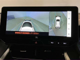 複数のカメラの映像をもとに、クルマを真上から見ているような映像をドライバーに提供し駐車をサポートする機能です。