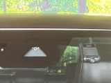 【i-ACTIVESENSE】走行中に前方の車両等を認識し、衝突しそうな時は警報とブレーキで衝突回避と被害軽減をアシスト。より安全にドライブをお楽しみいただけます。