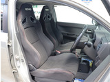 お車選びをお楽しみ頂けるよう、在庫車の展示スペースを十分に確保しております。