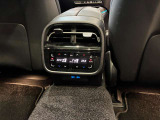 車両は屋内展示しておりますので天候に関係なくごゆっくりコンディションご確認頂けます。車両を倉庫へ保管している場合が御座いますのでご来店前に在庫確認頂けると幸いです。TEL072-784-8800