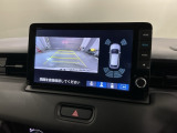 リバースギアに入れるだけで後方の表示へ切り替わります。夜間や雨の日の駐車も楽になりますよ。