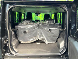 積み下ろしのしやすいデッキにはたっぷりと荷物を積み込んでいただけます。遊びから仕事まで、様々なシーンで頼れます♪