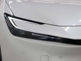LEDヘッドライトには「オートマチックハイビームシステム」を搭載。夜間走行時にハイビームで走行可能と判断した場合、ロービームとハイビームを自動的に切り替え、前方視界確保をアシストします。