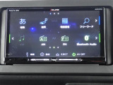 Bluetoothを搭載しています。スマホと連動させると音楽等楽しむことが出来ます。