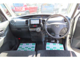 運転席から見た俯瞰図です!ドライバーが操作しやすいよう配置されています♪