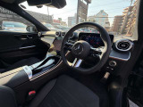 認定中古車はお車の経過年数や走行距離により1年もしくは2年間保証を付帯しております。「認定中古車保証」はメーカー保証です。全国のメルセデス正規販売店で保証を受けることができます。