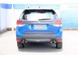 後退時にはバックカメラとセンサーがドライバーをアシスト。車庫入れが不安な方も安心です。