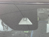 【三菱e-Assist】走行中に前方の車両等を認識し、衝突しそうな時は警報とブレーキで衝突回避と被害軽減をアシスト。より安全にドライブをお楽しみいただけます。