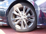お車選びをお楽しみ頂けるよう、在庫車の展示スペースを十分に確保しております。