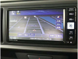 純正ナビを装備。タッチパネル式で使いやすく、お出かけもラクラクです。
