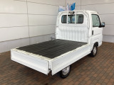 三方開なので荷物の載せ降ろしもラクラクです。