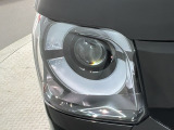LEDヘッドライトは、点灯の瞬間から最大光量を発揮し、突然暗くなるトンネルなどでの安定感を高めます。