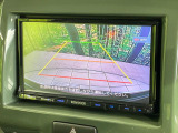 【バックカメラ】駐車時に後方がリアルタイム映像で確認できます。大型商業施設や立体駐車場での駐車時や、夜間のバック時に大活躍!運転スキルに関わらず、今や必須となった装備のひとつです!