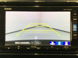 【バックカメラ】運転が苦手な方も車庫入れラクラクです!ギアをリバースに入れれば自動的に切り換わりますので、面倒な操作は不要です♪狭い駐車場もお車を傷つけず安心ですね!