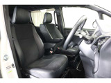 厚みがあって、座り心地のいいシート。運転席も助手席もリラックスしてゆったりと座れます。