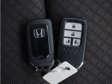 ◆スマートキー◆カギをバッグやポケットに入れたままでもドアロックの開閉ができる『スマートキー』付き!雨天や暗くなってもカギを取り出す必要がなくドアの開錠&エンジンも始動できます
