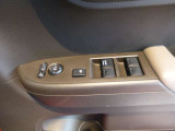 電動格納ドアミラーも付いてます。