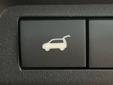 【パワーバックドア】スマートキーや運転席のボタンを押すだけでリアゲートが自動で開閉します!荷物を持っている時や、高い位置にあるバックドアを閉める際に便利な機能です♪