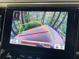【バックカメラ】駐車時に後方がリアルタイム映像で確認できます。大型商業施設や立体駐車場での駐車時や、夜間のバック時に大活躍!運転スキルに関わらず、今や必須となった装備のひとつです!