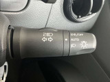 車外の明るさに応じでライトを点灯、消灯してくれるオートライト機能です☆お天気の良い昼間のトンネル走行などオートにしてると便利で安心です☆エンジン停止時にライトの消し忘れも無くなります☆