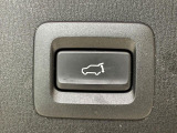 【パワーバックドア】スマートキーや運転席のボタンを押すだけでリアゲートが自動で開閉します!荷物を持っている時や、高い位置にあるバックドアを閉める際に便利な機能です♪