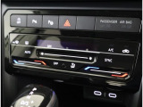 2ゾーンオートエアコン付きです!運転席側と助手席でそれぞれの温度調節が可能です!