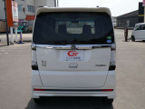 清潔感と高級感を兼ね備えたパールホワイトの車体色です。掲載情報以外にも気になる点がございましたら、お気軽にお問い合わせください!