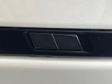 【パワーバックドア】スマートキーや運転席のボタンを押すだけでリアゲートが自動で開閉します!荷物を持っている時や、高い位置にあるバックドアを閉める際に便利な機能です♪