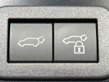 【パワーバックドア】スマートキーや運転席のボタンを押すだけでリアゲートが自動で開閉します!荷物を持っている時や、高い位置にあるバックドアを閉める際に便利な機能です♪