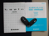 ラパンのトレードマークのウサギがついたスマートキーをセットでご用意♪メンテナンスノート付で安心。