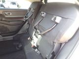 ◆チップアップ&ダイブダウン機構付【ULTR SEAT】は後席座面を左右分割で跳ね上げることができます。トランクで積載できない背の高い荷物をラクラク収納できます。ホンダ車ならではの人気装備です。